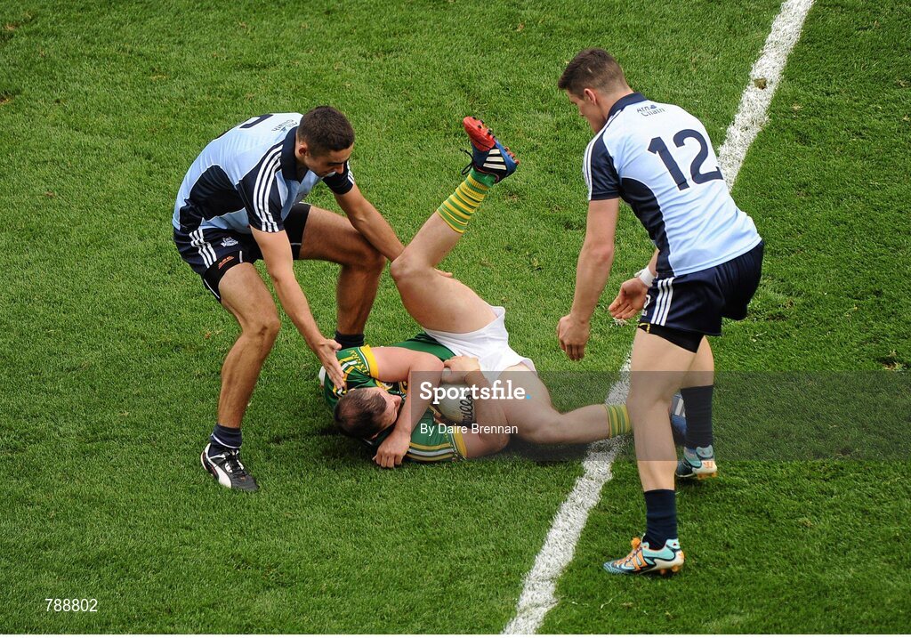 1 September 2013; Mark Griffin, Kerry, in action against James McCarthy, left, and Diarmuid Connolly, Dublin. GAA Football All-Ireland Senior Championship, Semi-Final, Dublin v Kerry, Croke Park, Dublin. Picture credit: Dáire Brennan / SPORTSFILE
