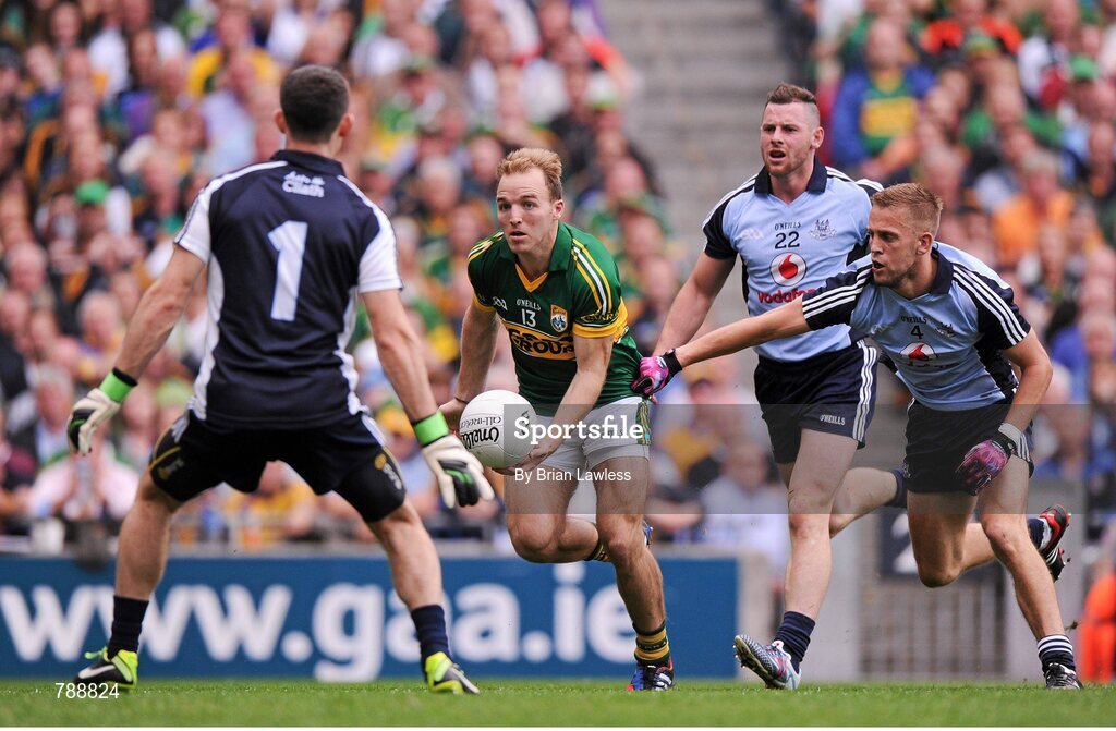 1 September 2013; Darran O'Sullivan, Kerry, in action against Philip McMahon and Jonny Cooper, right, Dublin. GAA Football All-Ireland Senior Championship, Semi-Final, Dublin v Kerry, Croke Park, Dublin. Picture credit: Brian Lawless / SPORTSFILE