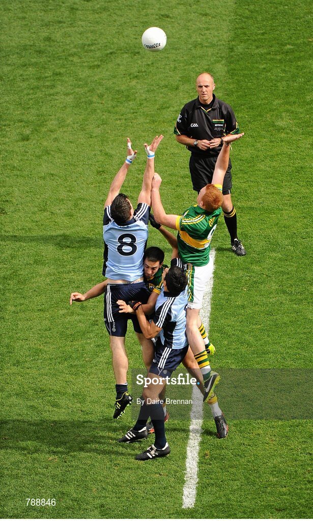 1 September 2013; Michael Darragh MacAuley, left, and Cian O'Sullivan, Dublin, contest the throw-in against Anthony Maher, left, and Johnny Buckley, Kerry. GAA Football All-Ireland Senior Championship, Semi-Final, Dublin v Kerry, Croke Park, Dublin. Picture credit: Dáire Brennan / SPORTSFILE