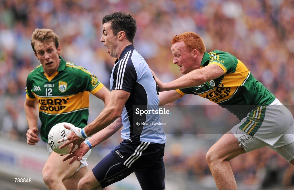 1 September 2013; Michael Darragh MacAuley, Dublin, in action against Johnny Buckley and Donnchadh Walsh, left, Kerry. GAA Football All-Ireland Senior Championship, Semi-Final, Dublin v Kerry, Croke Park, Dublin. Picture credit: Brian Lawless / SPORTSFILE