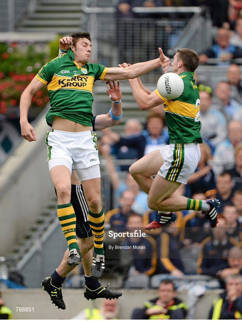 1 September 2013; David Moran and Marc Ó Sé, right, Kerry, contest a dropping ball with Michael Darragh MacAuley, Dublin, which was picked up by Kevin McManamon and led him to scoring Dublin's second goal of the game. GAA Football All-Ireland Senior Championship, Semi-Final, Dublin v Kerry, Croke Park, Dublin. Picture credit: Brendan Moran / SPORTSFILE