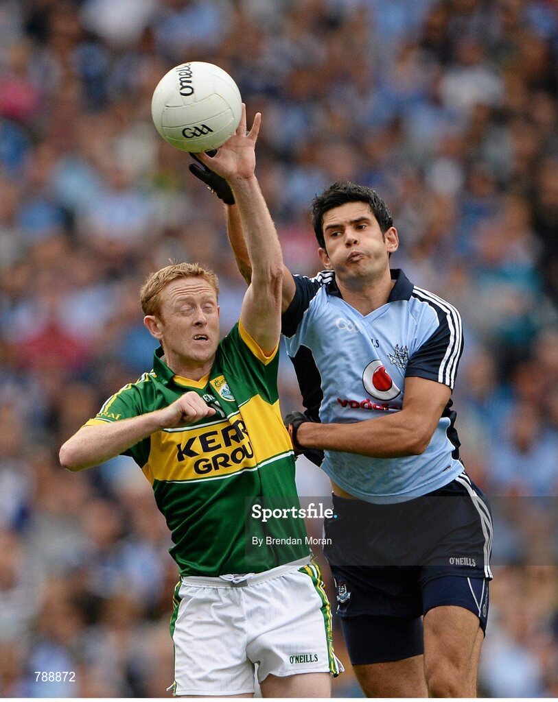 1 September 2013; Colm Cooper, Kerry, in action against Cian O'Sullivan, Dublin. GAA Football All-Ireland Senior Championship, Semi-Final, Dublin v Kerry, Croke Park, Dublin. Picture credit: Brendan Moran / SPORTSFILE