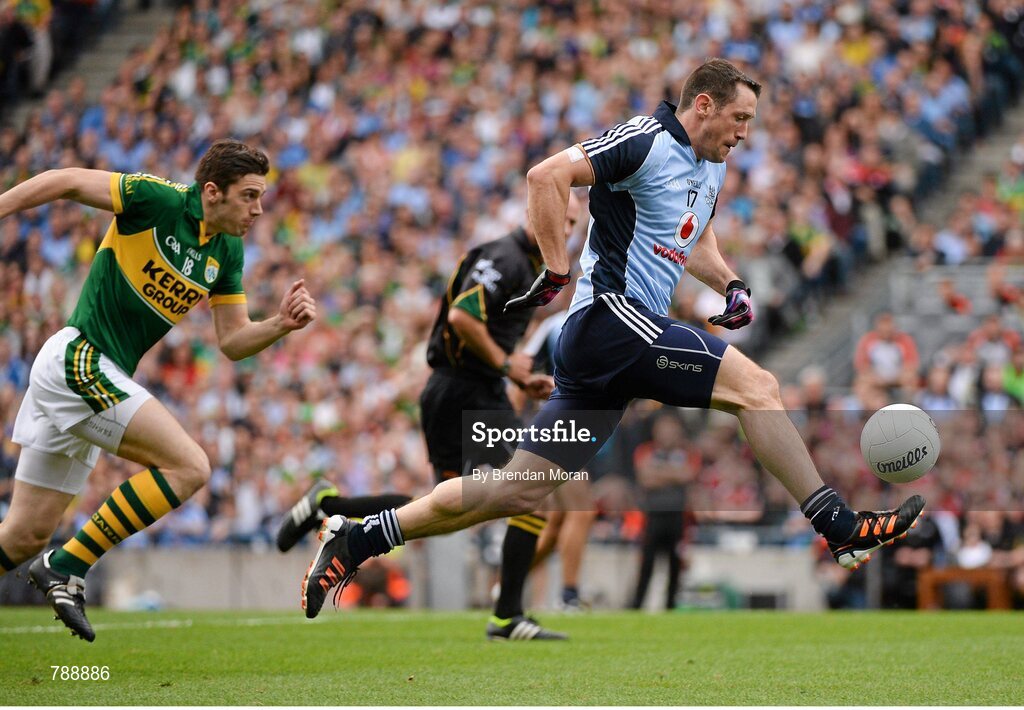 1 September 2013; Denis Bastick, Dublin, breaks away from David Moran, Kerry. GAA Football All-Ireland Senior Championship, Semi-Final, Dublin v Kerry, Croke Park, Dublin. Picture credit: Brendan Moran / SPORTSFILE