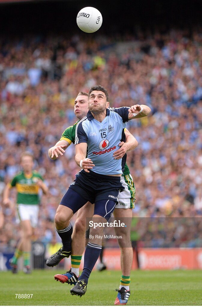 1 September 2013; Bernard Brogan, Dublin, is tackled by Marc Ó Se, Kerry. GAA Football All-Ireland Senior Championship, Semi-Final, Dublin v Kerry, Croke Park, Dublin. Picture credit: Ray McManus / SPORTSFILE