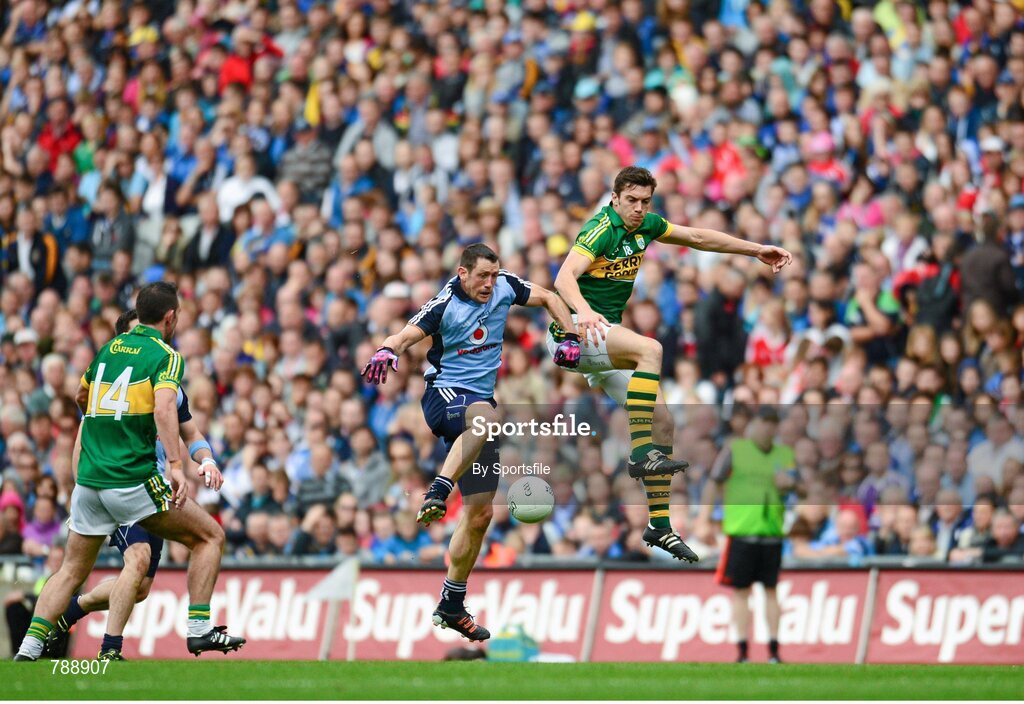 1 September 2013; Denis Bastick, Dublin, in action against David Moran, Kerry. GAA Football All-Ireland Senior Championship, Semi-Final, Dublin v Kerry, Croke Park, Dublin. Photo by Sportsfile