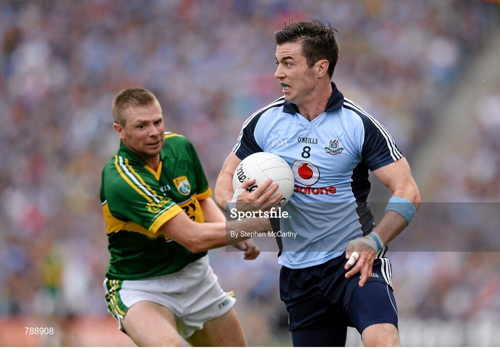 1 September 2013; Michael Darragh Macauley, Dublin, in action against Tomás Ó Sé, Kerry. GAA Football All-Ireland Senior Championship, Semi-Final, Dublin v Kerry, Croke Park, Dublin. Picture credit: Stephen McCarthy / SPORTSFILE
