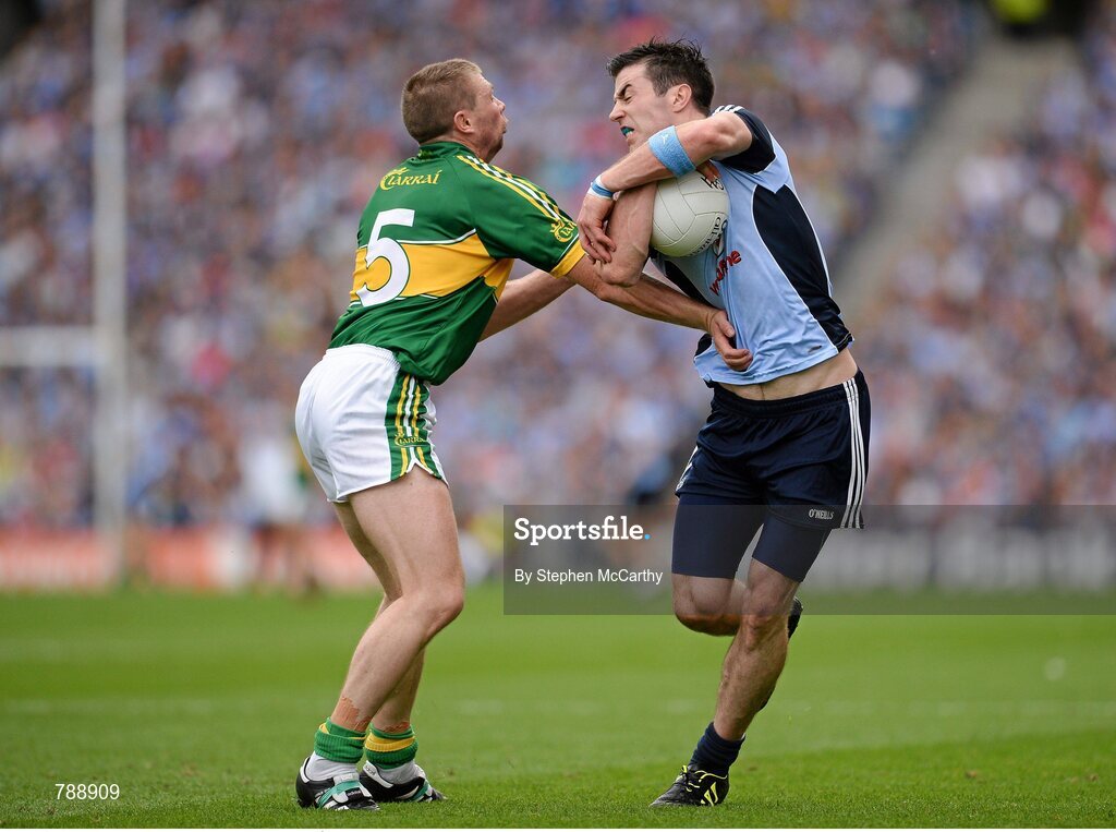 1 September 2013; Michael Darragh Macauley, Dublin, in action against Tomás Ó Sé, Kerry. GAA Football All-Ireland Senior Championship, Semi-Final, Dublin v Kerry, Croke Park, Dublin. Picture credit: Stephen McCarthy / SPORTSFILE