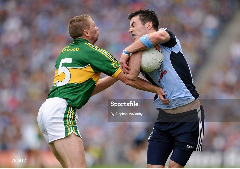 1 September 2013; Michael Darragh Macauley, Dublin, in action against Tomás Ó Sé, Kerry. GAA Football All-Ireland Senior Championship, Semi-Final, Dublin v Kerry, Croke Park, Dublin. Picture credit: Stephen McCarthy / SPORTSFILE