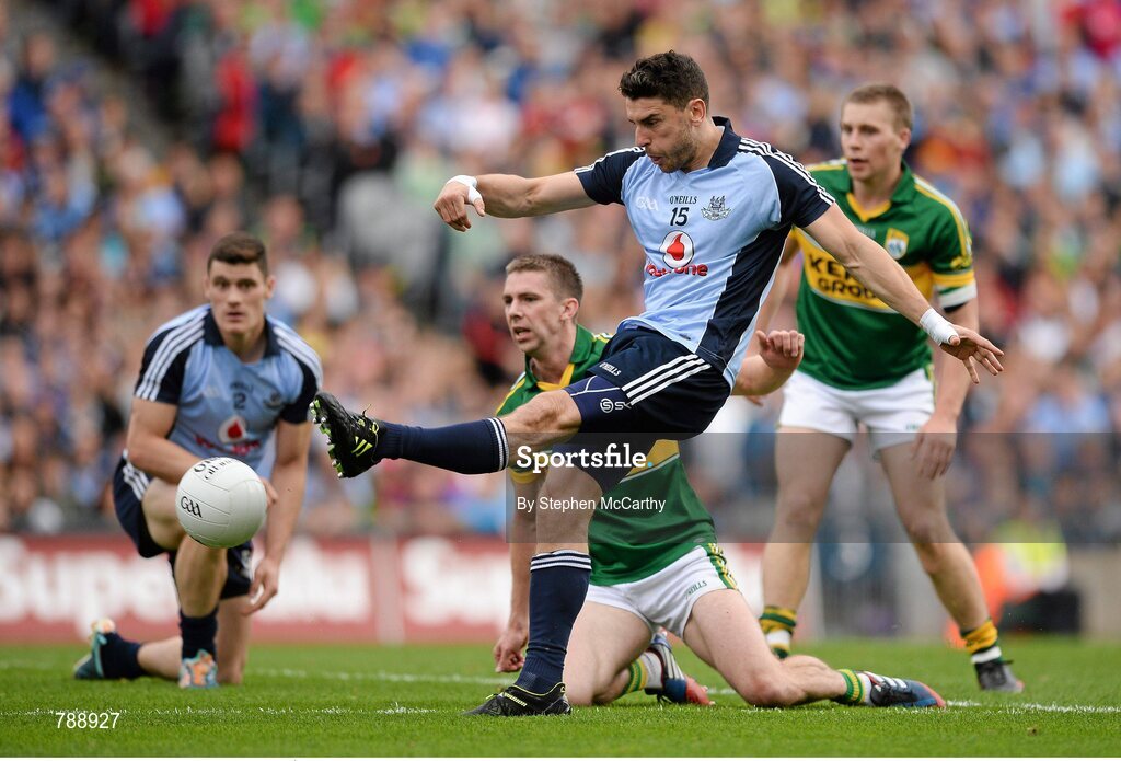 1 September 2013; Bernard Brogan, Dublin, in action against Marc Ó Sé, Kerry. GAA Football All-Ireland Senior Championship, Semi-Final, Dublin v Kerry, Croke Park, Dublin. Picture credit: Stephen McCarthy / SPORTSFILE