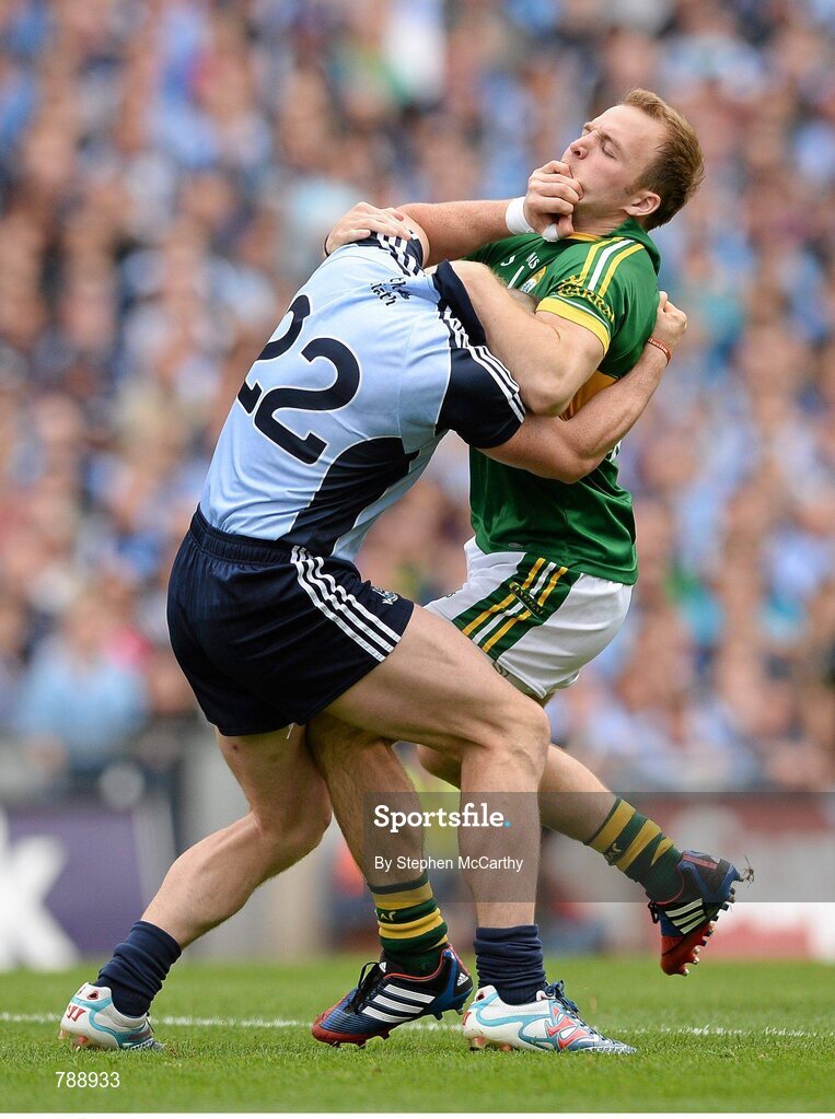 1 September 2013; Darran O'Sullivan, Kerry, and Philip McMahon, Dublin, tussle off the ball. GAA Football All-Ireland Senior Championship, Semi-Final, Dublin v Kerry, Croke Park, Dublin. Picture credit: Stephen McCarthy / SPORTSFILE