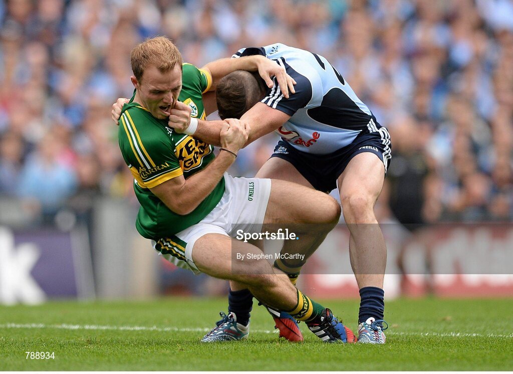 1 September 2013; Darran O'Sullivan, Kerry, and Philip McMahon, Dublin, tussle off the ball. GAA Football All-Ireland Senior Championship, Semi-Final, Dublin v Kerry, Croke Park, Dublin. Picture credit: Stephen McCarthy / SPORTSFILE