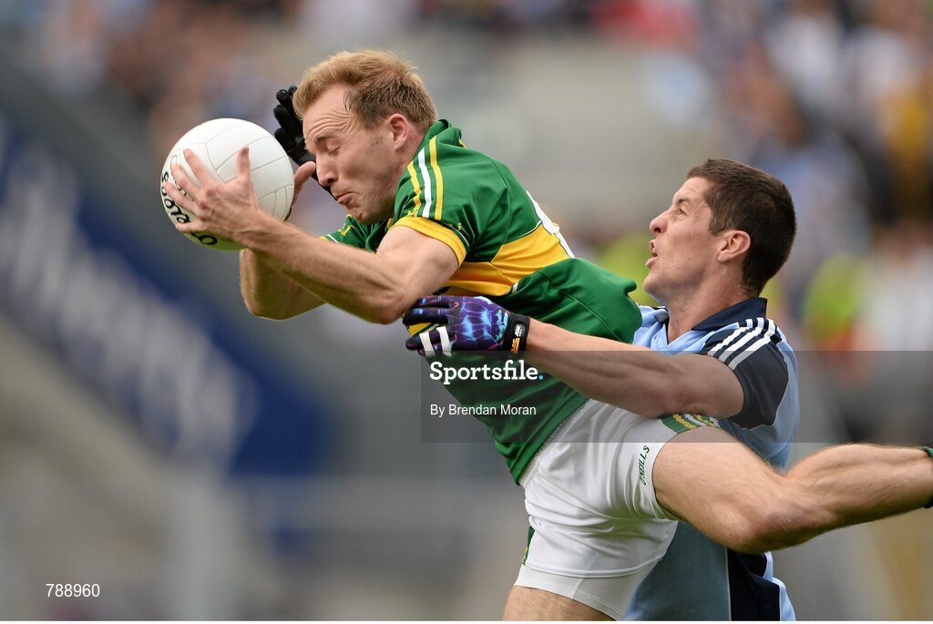 1 September 2013; Darran O'Sullivan, Kerry, in action against Rory O'Carroll, Dublin. GAA Football All-Ireland Senior Championship, Semi-Final, Dublin v Kerry, Croke Park, Dublin. Picture credit: Brendan Moran / SPORTSFILE