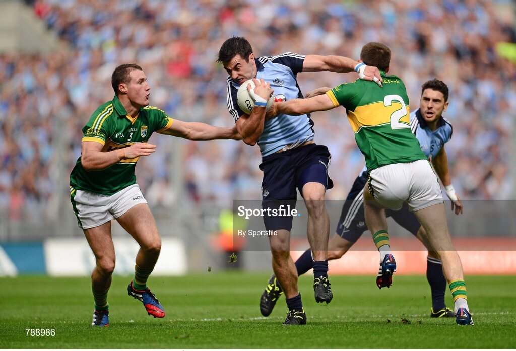 1 September 2013; Michael Darragh MacAuley, Dublin, in action against Mark Griffin, left, and Marc Ó Sé, Kerry. GAA Football All-Ireland Senior Championship, Semi-Final, Dublin v Kerry, Croke Park, Dublin. Photo by Sportsfile