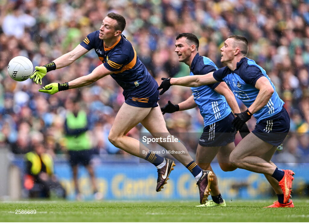 30 July 2023; Kerry goalkeeper Shane Ryan in action against Colm Basquel and Con O'Callaghan, right, of Dublin during the GAA Football All-Ireland Senior Championship final match between Dublin and Kerry at Croke Park in Dublin. Photo by Piaras Ó Mídheach/Sportsfile