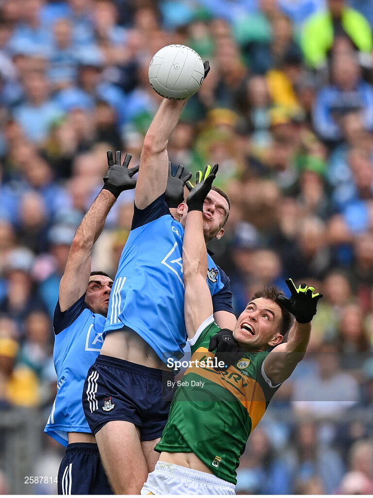 30 July 2023; Brian Fenton, centre, and James McCarthy of Dublin in action against Jack Barry of Kerry during the GAA Football All-Ireland Senior Championship final match between Dublin and Kerry at Croke Park in Dublin. Photo by Seb Daly/Sportsfile