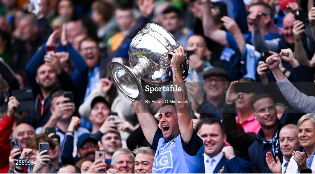 30 July 2023; Dublin captain James McCarthy lifts the Sam Maguire Cup after his side's victory in the GAA Football All-Ireland Senior Championship final match between Dublin and Kerry at Croke Park in Dublin. Photo by Piaras Ó Mídheach/Sportsfile
