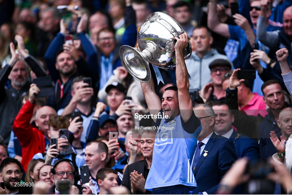 30 July 2023; Dublin captain James McCarthy lifts the Sam Maguire Cup after his side's victory in the GAA Football All-Ireland Senior Championship final match between Dublin and Kerry at Croke Park in Dublin. Photo by Piaras Ó Mídheach/Sportsfile
