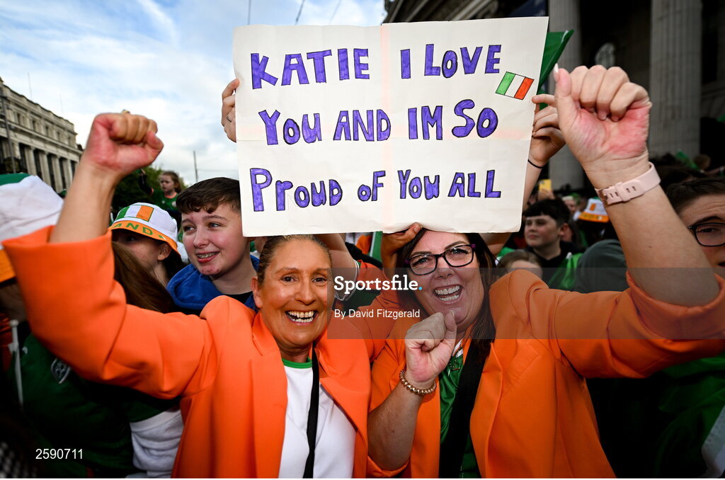 3 August 2023; Republic of Ireland supporters Pat Kiernan, left, and Lisa Gasket, from Ringsend, Dublin, during a Republic of Ireland homecoming event on O'Connell Street in Dublin following the FIFA Women's World Cup 2023. Photo by David Fitzgerald/Sportsfile