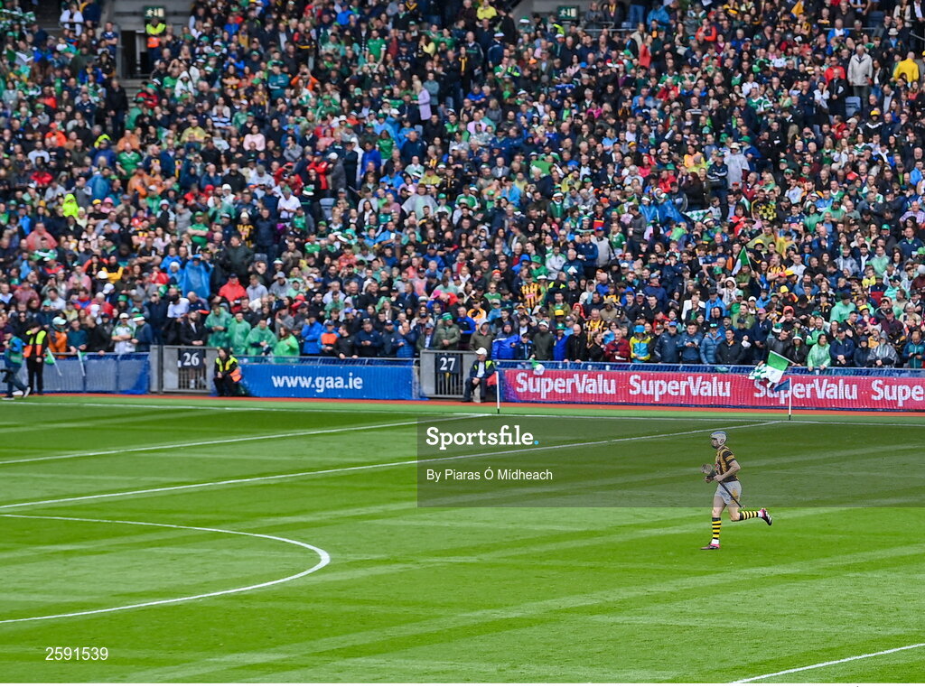 23 July 2023; TJ Reid of Kilkenny races to join his team-mates in the parade before the GAA Hurling All-Ireland Senior Championship final match between Kilkenny and Limerick at Croke Park in Dublin. Photo by Piaras Ó Mídheach/Sportsfile