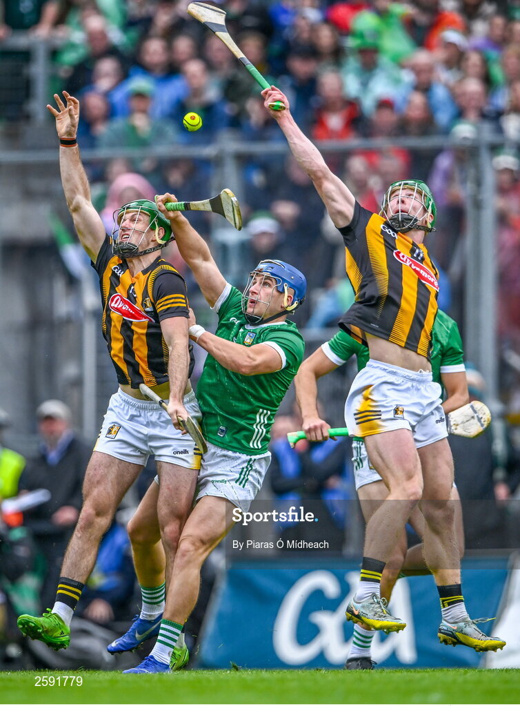 23 July 2023; Mike Casey of Limerick in action against Eoin Cody, left, and Martin Keoghan of Kilkenny during the GAA Hurling All-Ireland Senior Championship final match between Kilkenny and Limerick at Croke Park in Dublin. Photo by Piaras Ó Mídheach/Sportsfile