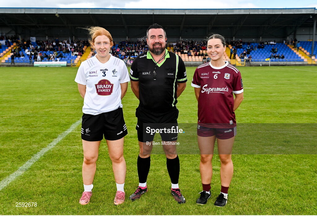 5 August 2023; Referee Seamus Mulvihill with team captains Eimear Glancy of Kildare and Aoibhinn Eilian of Galway before the ZuCar All-Ireland Ladies Football U18 A final match between Galway and Kildare at Glennon Brothers Pearse Park in Longford. Photo by Ben McShane/Sportsfile