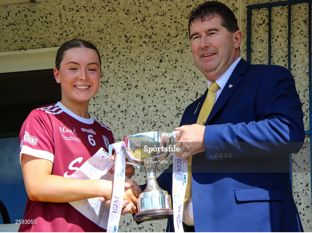 5 August 2023; Galway captain Aoibhinn Eilian is presented with the cup by Uachtarán Cumann Peil Gael na mBan, Mícheál Naughton after the ZuCar All-Ireland Ladies Football U18 A final match between Galway and Kildare at Glennon Brothers Pearse Park in Longford. Photo by Sportsfile