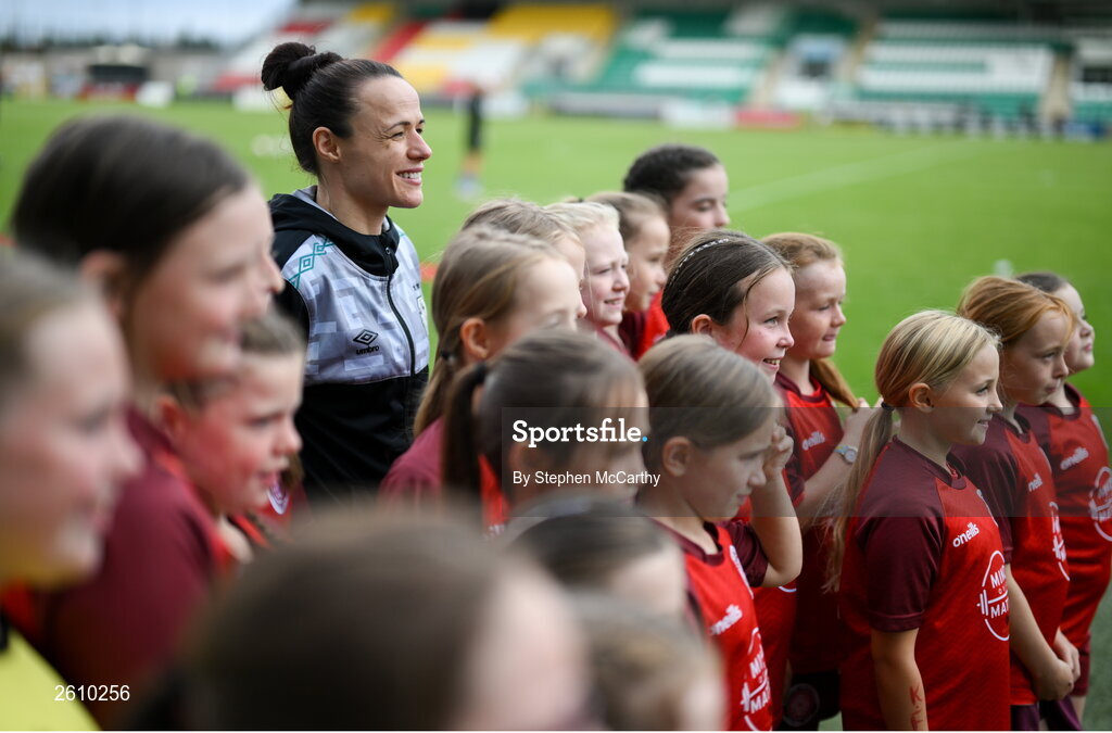 26 August 2023; Aine O'Gorman of Shamrock Rovers poses for a photograph with Killester Donnycarney mascots before the Sports Direct Women’s FAI Cup first round match between Shamrock Rovers and Killester Donnycarney at Tallaght Stadium in Dublin. Photo by Stephen McCarthy/Sportsfile