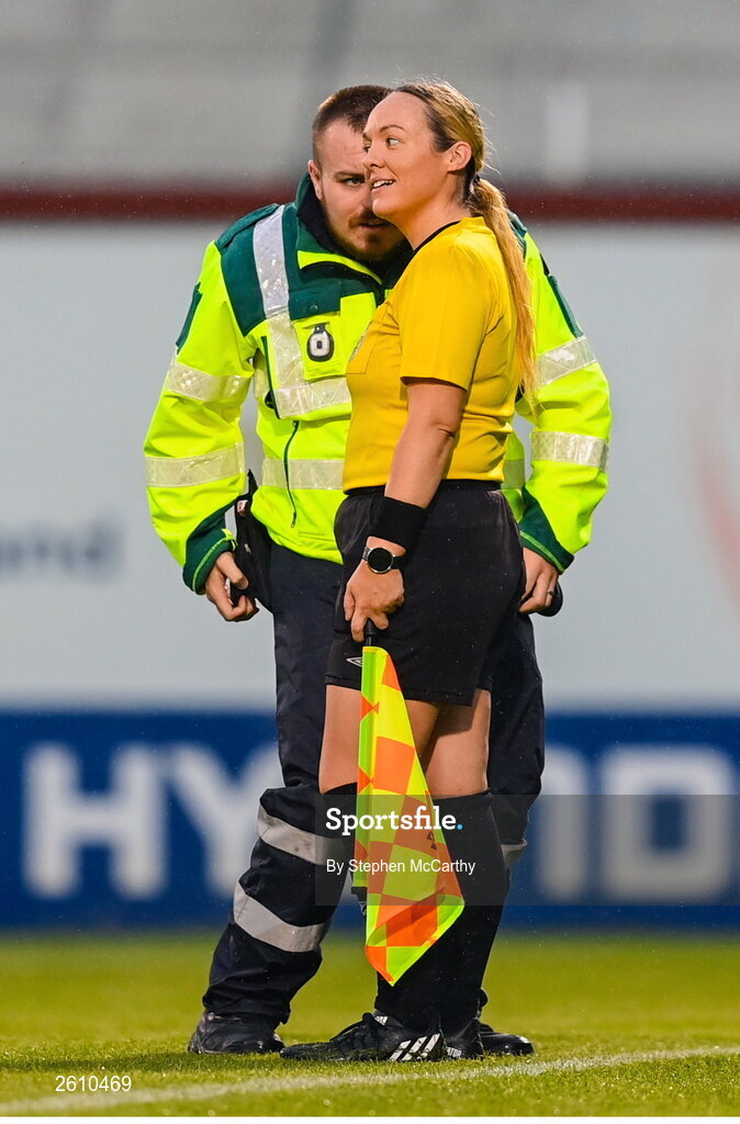 26 August 2023; Assistant referee Sarah Dyas is attended to by a medic during the Sports Direct Women’s FAI Cup first round match between Shamrock Rovers and Killester Donnycarney at Tallaght Stadium in Dublin. Photo by Stephen McCarthy/Sportsfile