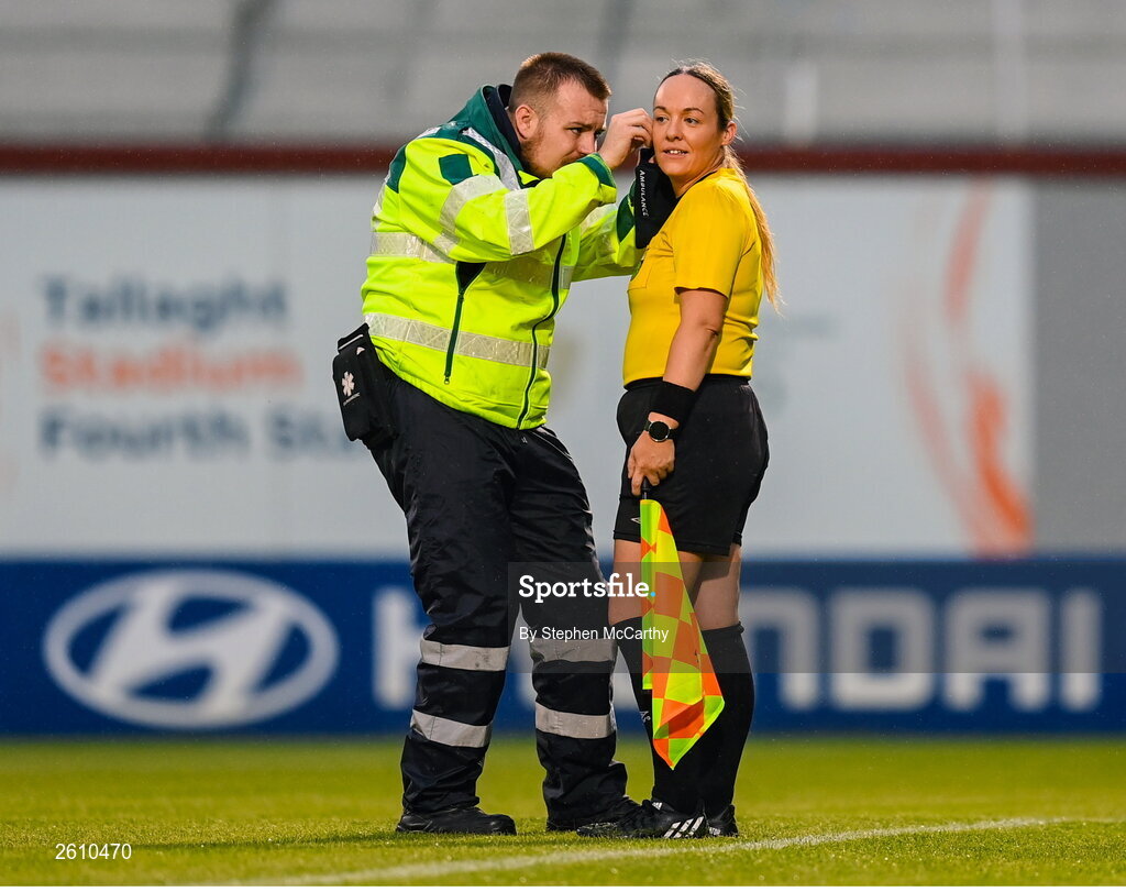 26 August 2023; Assistant referee Sarah Dyas is attended to by a medic during the Sports Direct Women’s FAI Cup first round match between Shamrock Rovers and Killester Donnycarney at Tallaght Stadium in Dublin. Photo by Stephen McCarthy/Sportsfile