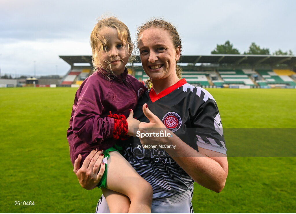 26 August 2023; Lyndsey Carroll of Killester Donnycarney FC with her daughter Kacey after the Sports Direct Women’s FAI Cup first round match between Shamrock Rovers and Killester Donnycarney at Tallaght Stadium in Dublin. Photo by Stephen McCarthy/Sportsfile