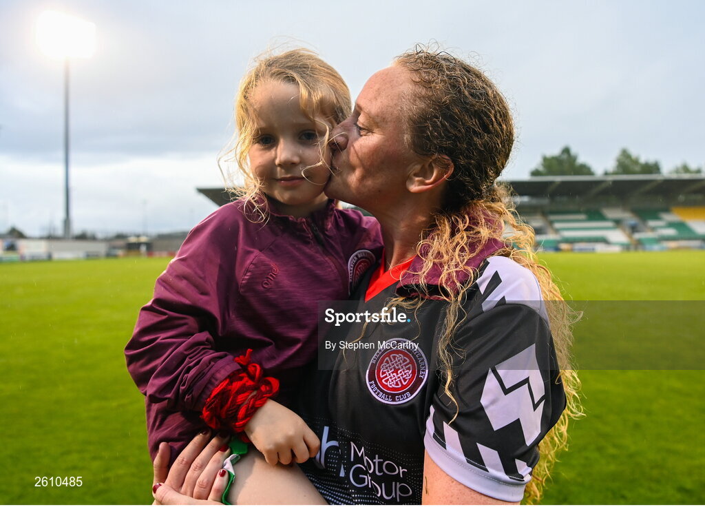 26 August 2023; Lyndsey Carroll of Killester Donnycarney FC with her daughter Kacey after the Sports Direct Women’s FAI Cup first round match between Shamrock Rovers and Killester Donnycarney at Tallaght Stadium in Dublin. Photo by Stephen McCarthy/Sportsfile