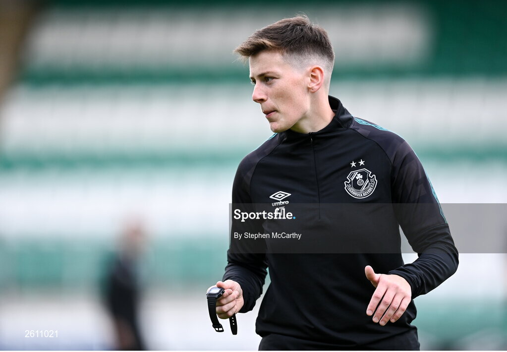 26 August 2023; Shamrock Rovers coach Jess Turner before the Sports Direct Women’s FAI Cup first round match between Shamrock Rovers and Killester Donnycarney at Tallaght Stadium in Dublin. Photo by Stephen McCarthy/Sportsfile