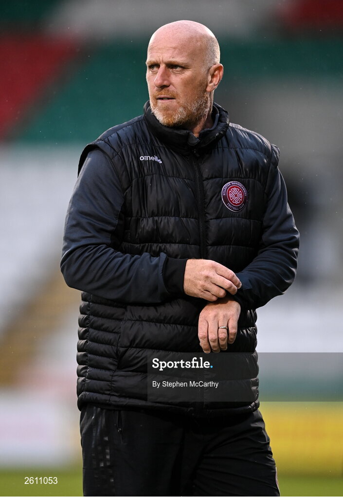 26 August 2023; Killester Donnycarney manager Thomas Heary during the Sports Direct Women’s FAI Cup first round match between Shamrock Rovers and Killester Donnycarney at Tallaght Stadium in Dublin. Photo by Stephen McCarthy/Sportsfile