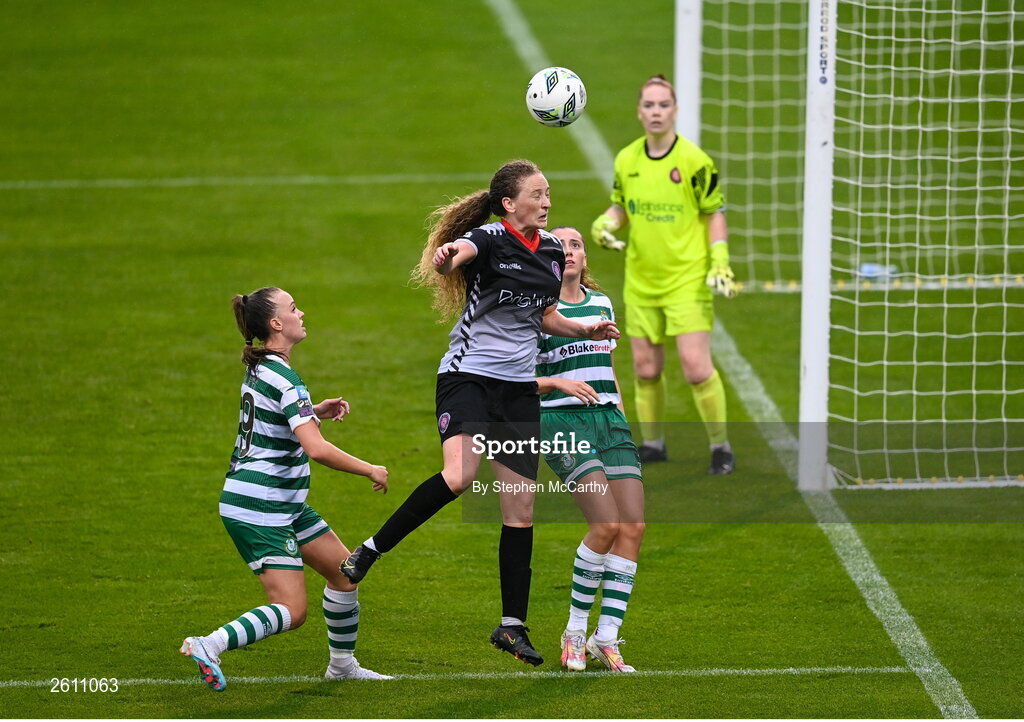 26 August 2023; Lyndsey Carroll of Killester Donnycarney FC in action against Joy Ralph, left, and Abbie Larkin of Shamrock Rovers during the Sports Direct Women’s FAI Cup first round match between Shamrock Rovers and Killester Donnycarney at Tallaght Stadium in Dublin. Photo by Stephen McCarthy/Sportsfile