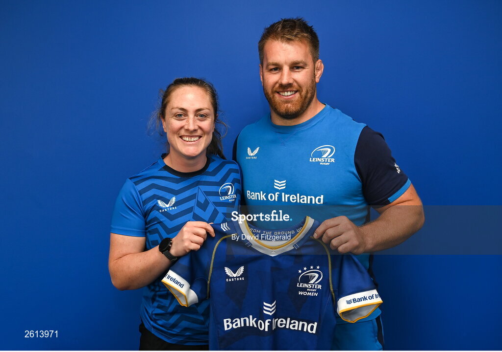 1 September 2023; Elise O'Byrne-White with Contact skills coach Sean O'Brien during a Leinster rugby women's jersey presentation at Energia Park in Dublin. Photo by David Fitzgerald/Sportsfile