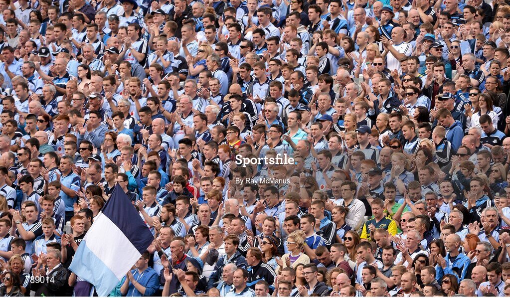 1 September 2013; Supporters on Hill 16 applaud the lives and careers of Paddy McConnell, Ray Prendiville, Maidhc Dainín Ó Sé and Séamus Heaney before the game. GAA Football All-Ireland Senior Championship, Semi-Final, Dublin v Kerry, Croke Park, Dublin. Picture credit: Ray McManus / SPORTSFILE