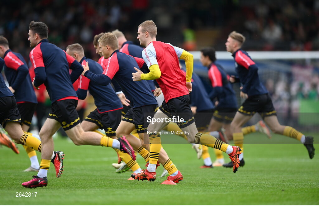 8 October 2023; Mark Doyle and St Patrick's Athletic team-mates warm up before the Sports Direct Men’s FAI Cup semi-final match between Cork City and St Patrick's Athletic at Turner’s Cross in Cork. Photo by Stephen McCarthy/Sportsfile