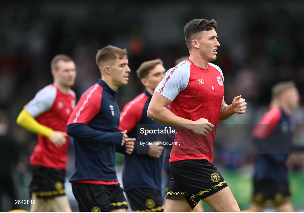 8 October 2023; Joe Redmond and St Patrick's Athletic team-mates warm up before the Sports Direct Men’s FAI Cup semi-final match between Cork City and St Patrick's Athletic at Turner’s Cross in Cork. Photo by Stephen McCarthy/Sportsfile