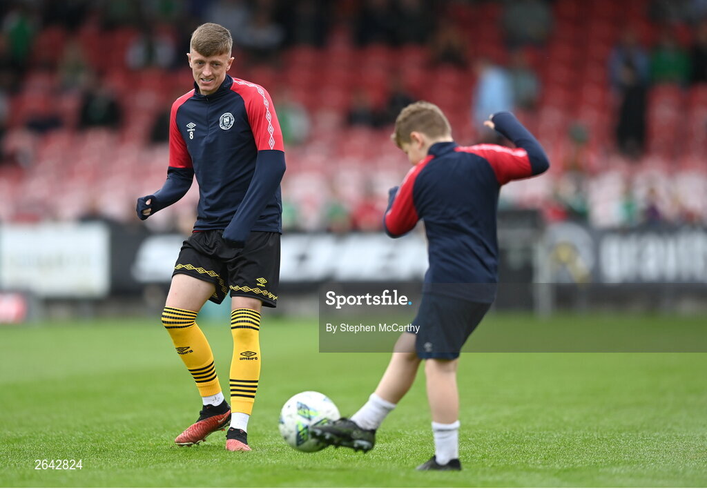 8 October 2023; Chris Forrester of St Patrick's Athletic warms up with Adam McGill, son of St Patrick's Athletic equipment manager David McGill, before the Sports Direct Men’s FAI Cup semi-final match between Cork City and St Patrick's Athletic at Turner’s Cross in Cork. Photo by Stephen McCarthy/Sportsfile