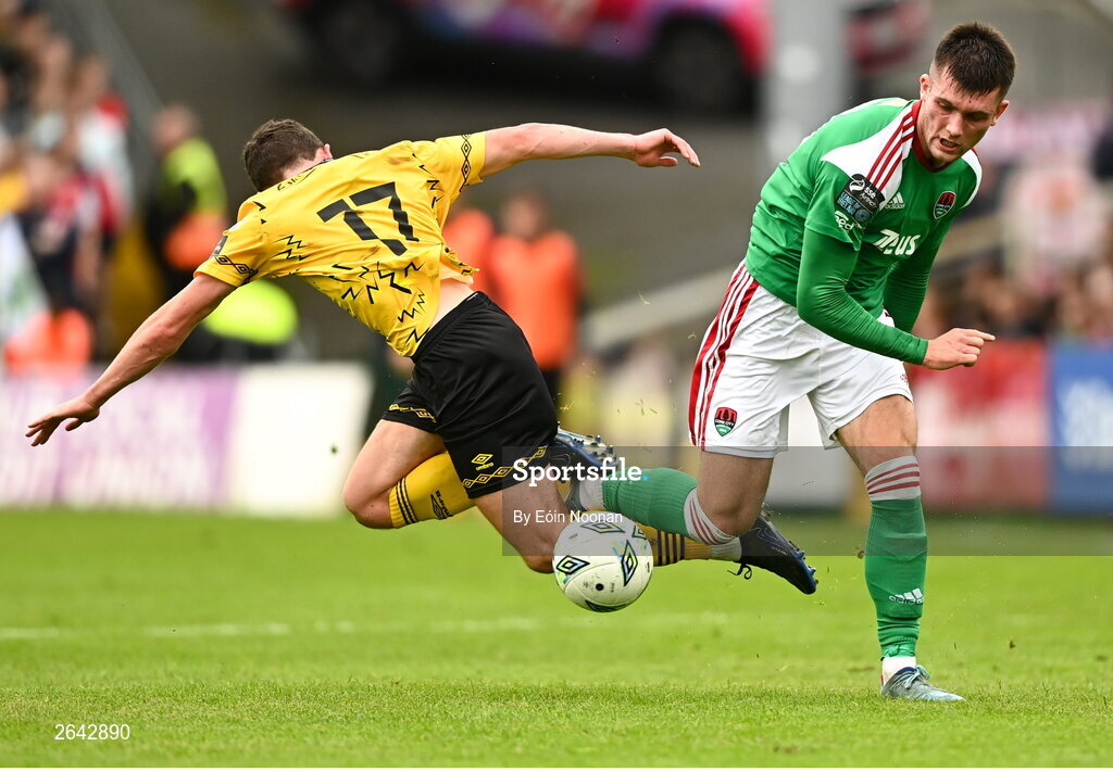 8 October 2023; Joshua Honohan of Cork City in action against Kian Leavy of St Patrick's Athletic during the Sports Direct Men’s FAI Cup semi-final match between Cork City and St Patrick's Athletic at Turner’s Cross in Cork. Photo by Eóin Noonan/Sportsfile