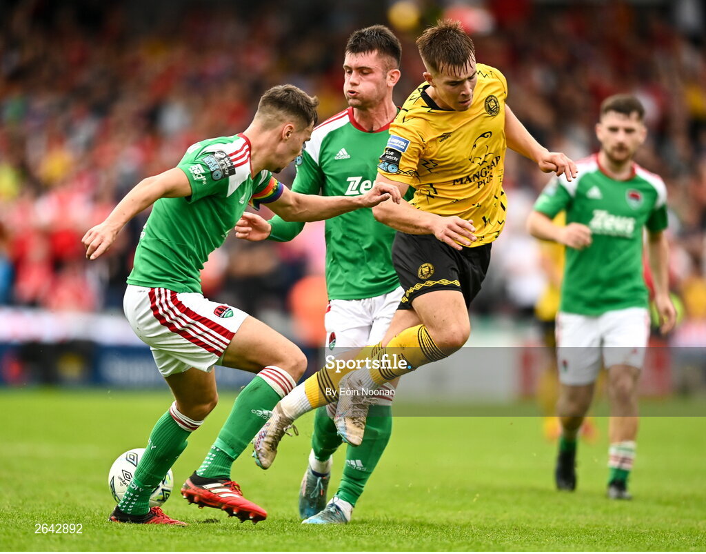 8 October 2023; Tommy Lonergan of St Patrick's Athletic in action against Joshua Honohan of Cork City during the Sports Direct Men’s FAI Cup semi-final match between Cork City and St Patrick's Athletic at Turner’s Cross in Cork. Photo by Eóin Noonan/Sportsfile