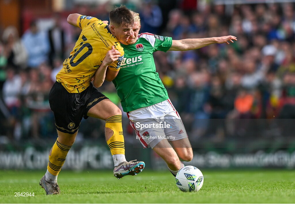 8 October 2023; Jonas Häkkinen of Cork City in action against Tommy Lonergan of St Patrick's Athletic during the Sports Direct Men’s FAI Cup semi-final match between Cork City and St Patrick's Athletic at Turner’s Cross in Cork. Photo by Stephen McCarthy/Sportsfile