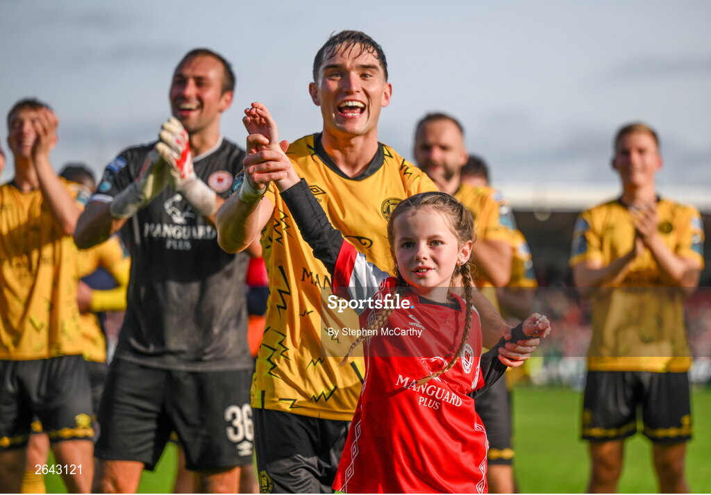 8 October 2023; Anto Breslin of St Patrick's Athletic celebrates with his niece Kayleigh after the Sports Direct Men’s FAI Cup semi-final match between Cork City and St Patrick's Athletic at Turner’s Cross in Cork. Photo by Stephen McCarthy/Sportsfile