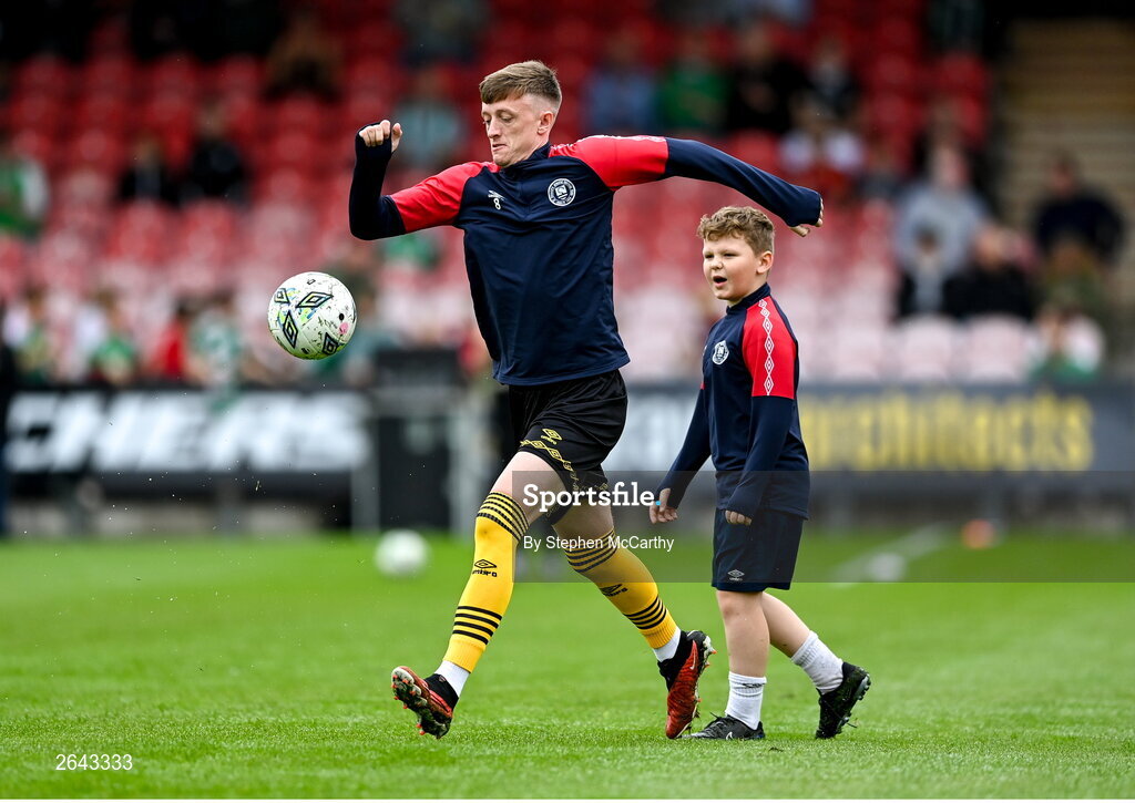 8 October 2023; Chris Forrester of St Patrick's Athletic warms up with Adam McGill, son of St Patrick's Athletic equipment manager David McGill, before the Sports Direct Men’s FAI Cup semi-final match between Cork City and St Patrick's Athletic at Turner’s Cross in Cork. Photo by Stephen McCarthy/Sportsfile