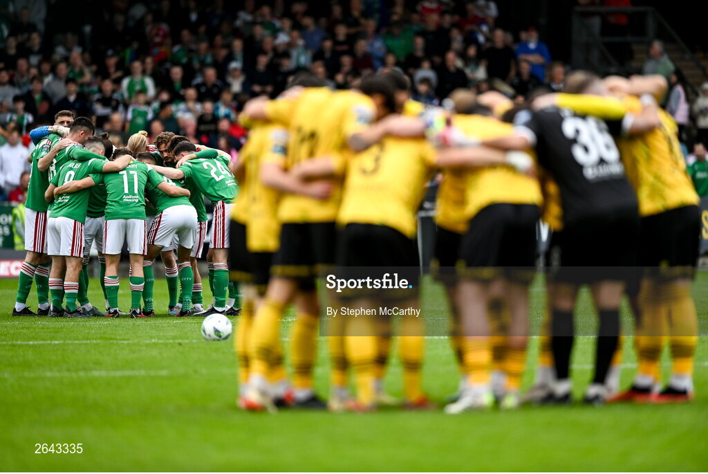 8 October 2023; Cork City and St Patrick's Athletic players huddle before the Sports Direct Men’s FAI Cup semi-final match between Cork City and St Patrick's Athletic at Turner’s Cross in Cork. Photo by Stephen McCarthy/Sportsfile