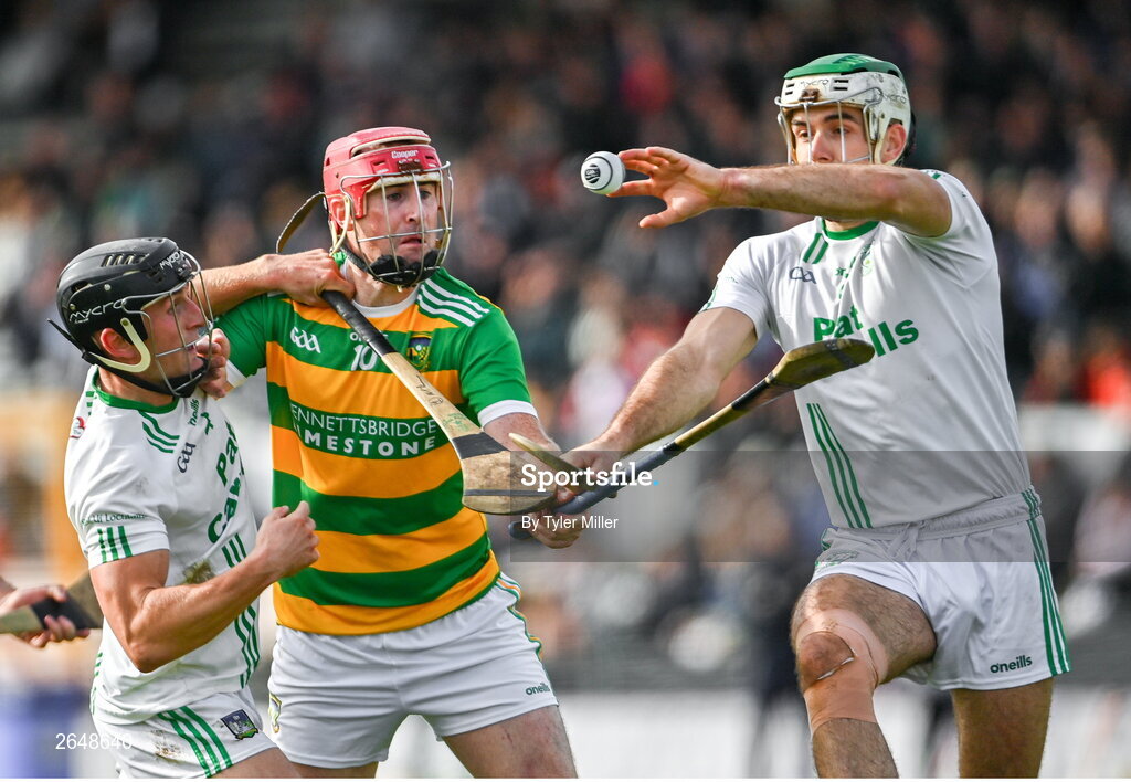 15 October 2023; Nicky Cleere of Bennettsbridge battles for possession against Mikey Butler, left, and Paddy Deegan during the Kilkenny County Senior Club Hurling Championship semi-final match between O'Loughlin Gaels and Bennettsbridge at UPMC Nowlan Park in Kilkenny. Photo by Tyler Miller/Sportsfile