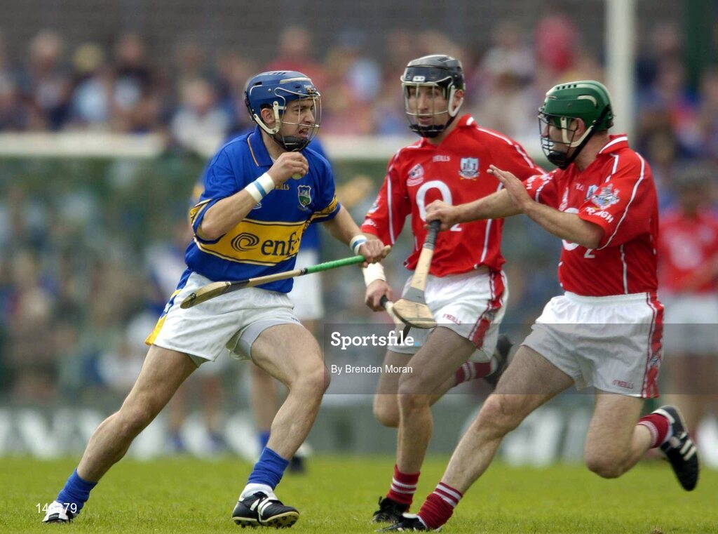 10 July 2004; Benny Dunne, Tipperary, in action against Ben O'Connor, centre, and Jerry O'Connor, Cork. Guinness Senior Hurling Championship Qualifier, Round 3, Cork v Tipperary, Fitzgerald Stadium, Killarney, Co. Kerry. Picture credit; Brendan Moran / SPORTSFILE