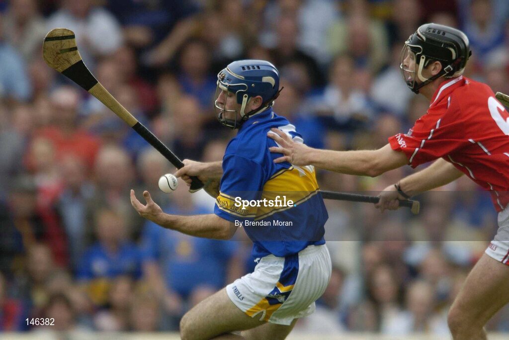10 July 2004; Eoin Kelly, Tipperary, in action against Ronan Curran, Cork. Guinness Senior Hurling Championship Qualifier, Round 3, Cork v Tipperary, Fitzgerald Stadium, Killarney, Co. Kerry. Picture credit; Brendan Moran / SPORTSFILE
