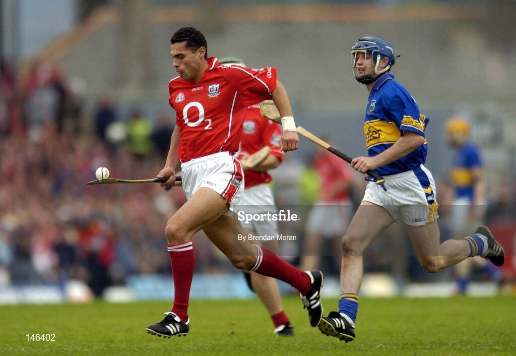 10 July 2004; Sean og O'hAilpin, Cork, in action against Paul Kelly, Tipperary. Guinness Senior Hurling Championship Qualifier, Round 3, Cork v Tipperary, Fitzgerald Stadium, Killarney, Co. Kerry. Picture credit; Brendan Moran / SPORTSFILE