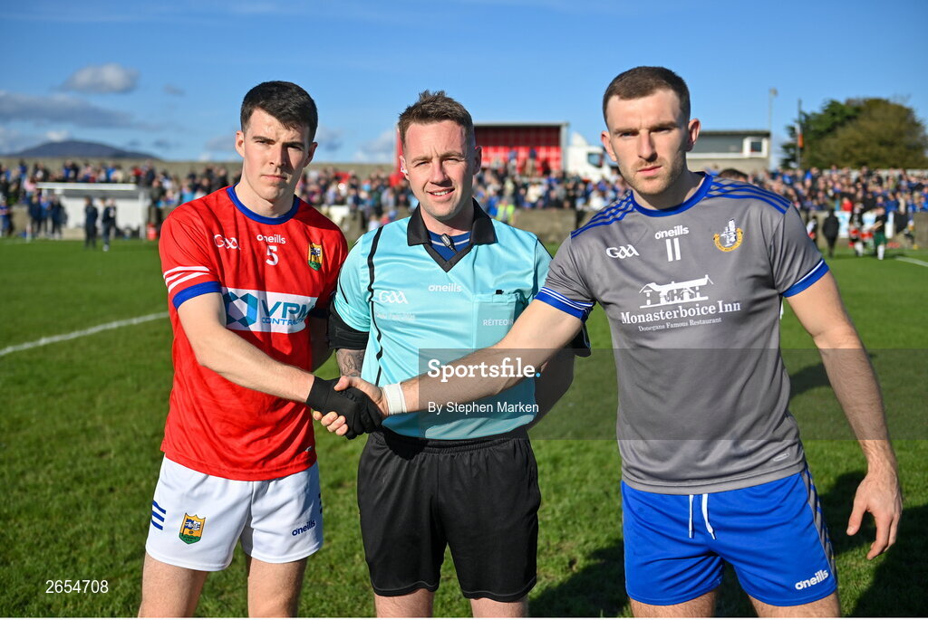 22 October 2023; Referee Colm McCullough with Kian Moran of Ardee St Mary's and Sam Mulroy of Naomh Mairtin before the Louth County Senior Club Football Championship final between Ardee St Mary's and Naomh Mairtin at Pairc Naomh Bríd in Dowdallshill, Louth. Photo by Stephen Marken/Sportsfile
